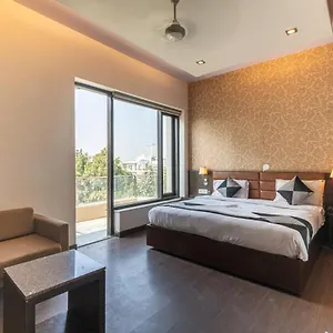 Hotel De Luxe **